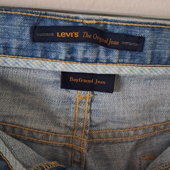 Levi's Women's Light Blue Denim Shorts - Picture 6 of 8